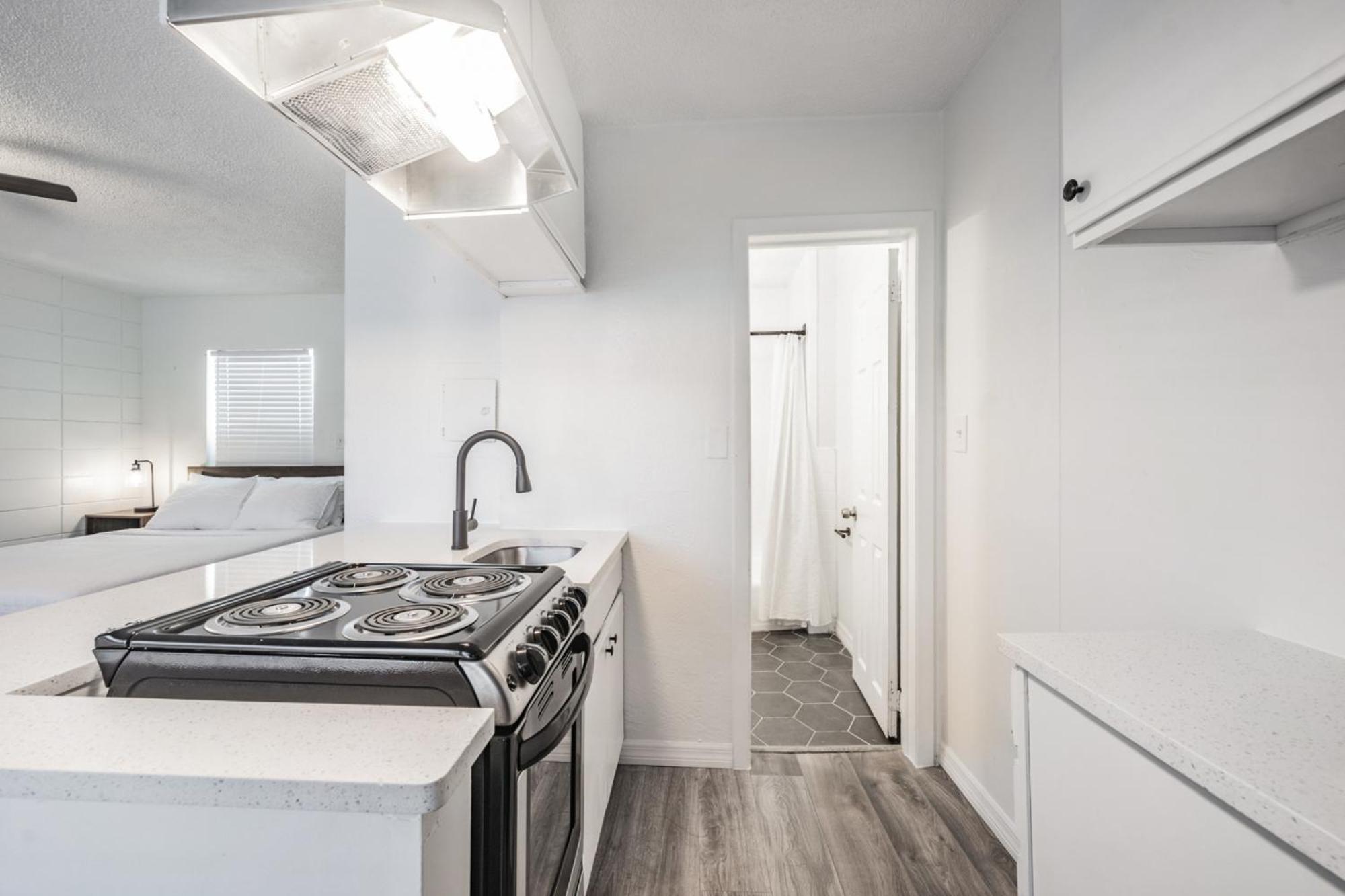 Spacious Studio Apartment Near Nightlife & Dining! St. Petersburg Exteriér fotografie