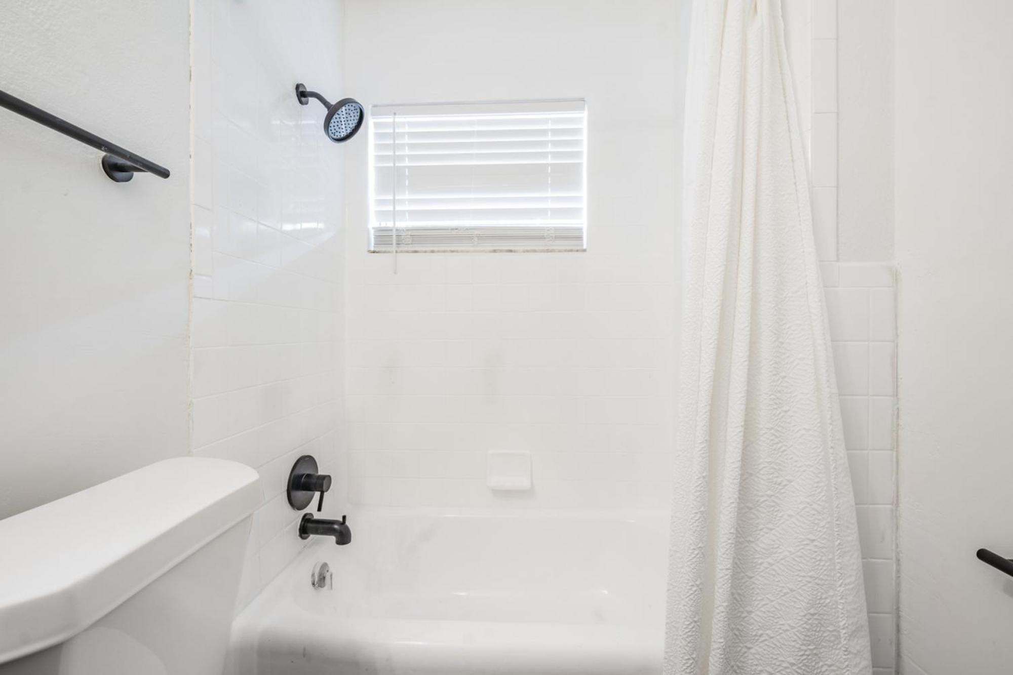 Spacious Studio Apartment Near Nightlife & Dining! St. Petersburg Exteriér fotografie