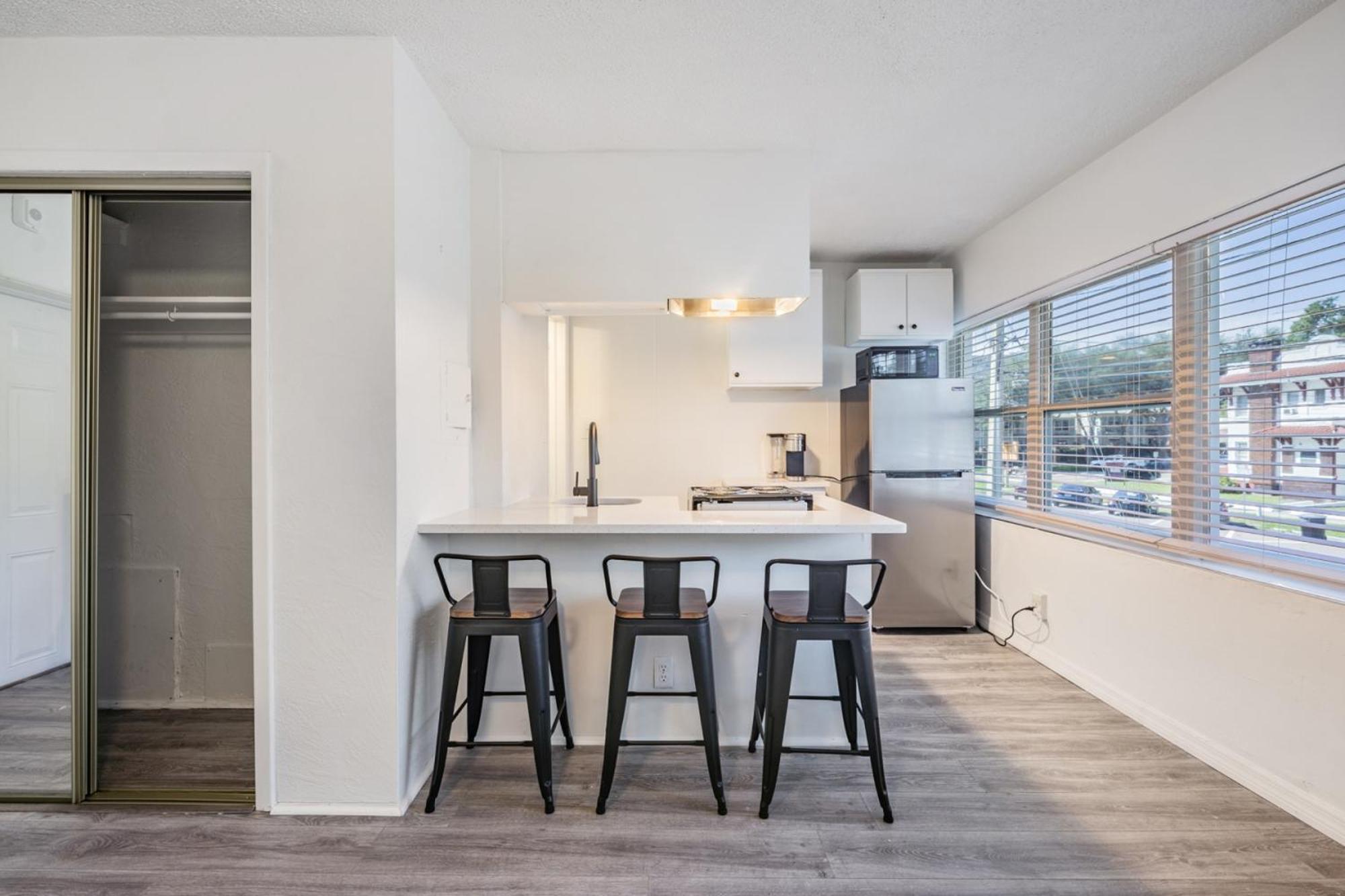 Spacious Studio Apartment Near Nightlife & Dining! St. Petersburg Exteriér fotografie